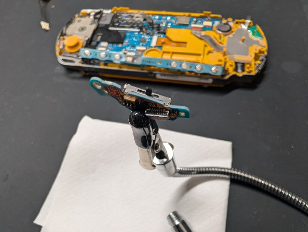 PSP-3000の起動スイッチを固定した時の写真