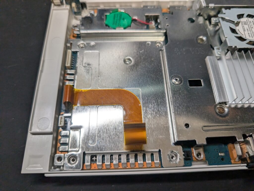 SCPH-70000のフレキシブルケーブルの写真
