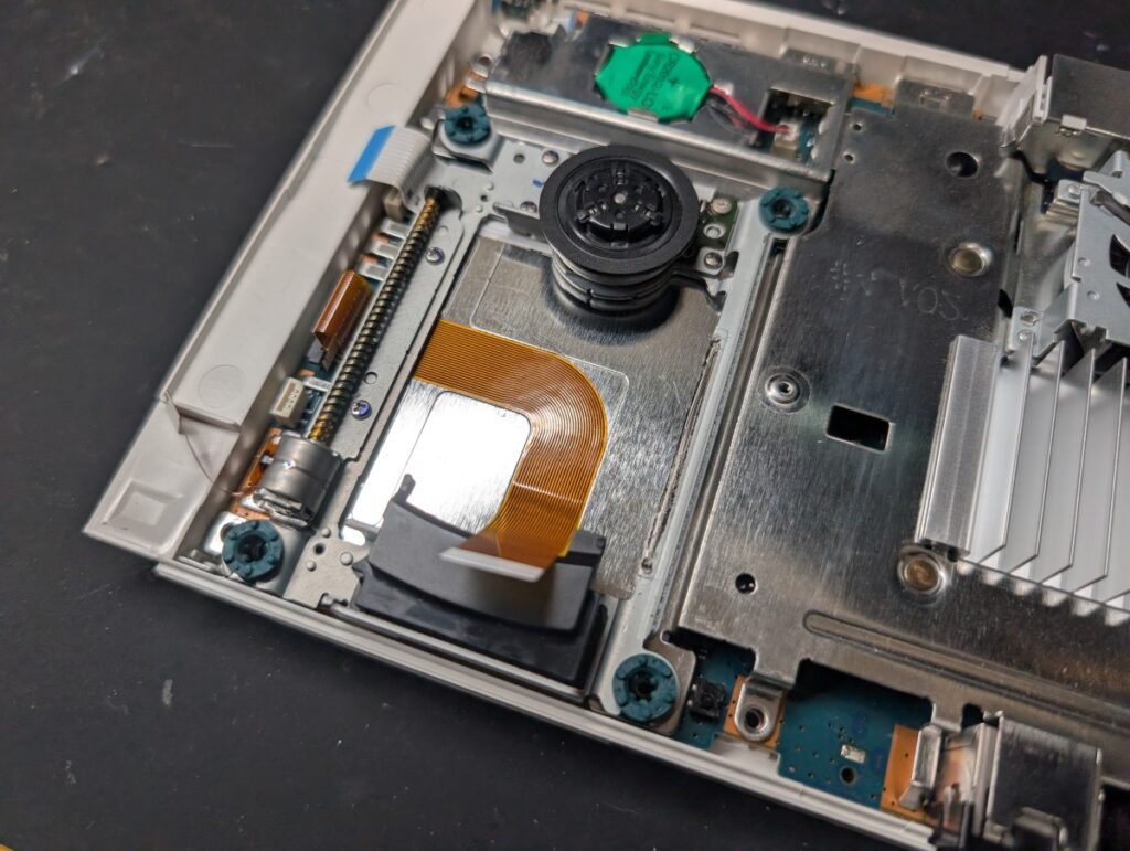 SCPH-70000のピックアップレンズフレキシブルケーブル交換した後の写真