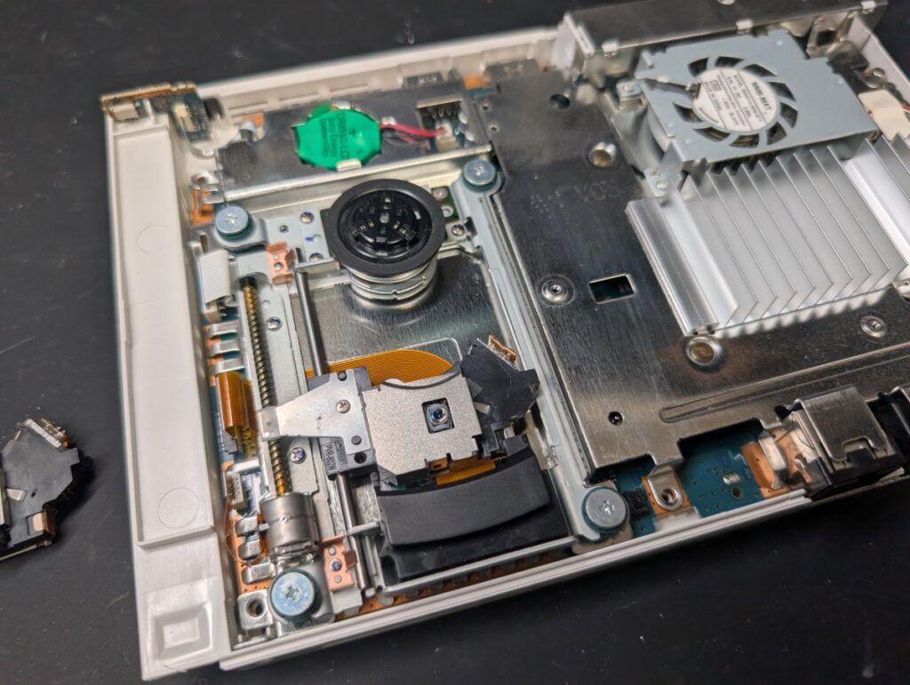 SCPH-70000のピックアップレンズ交換後の写真