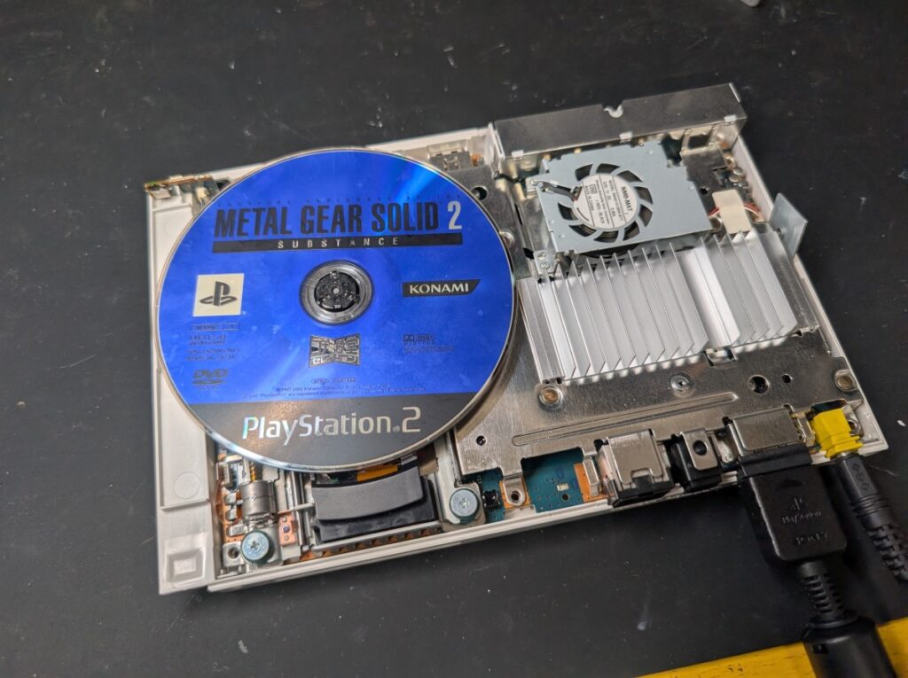 SCPH-70000のピックアップレンズ交換後の動作確認時の写真