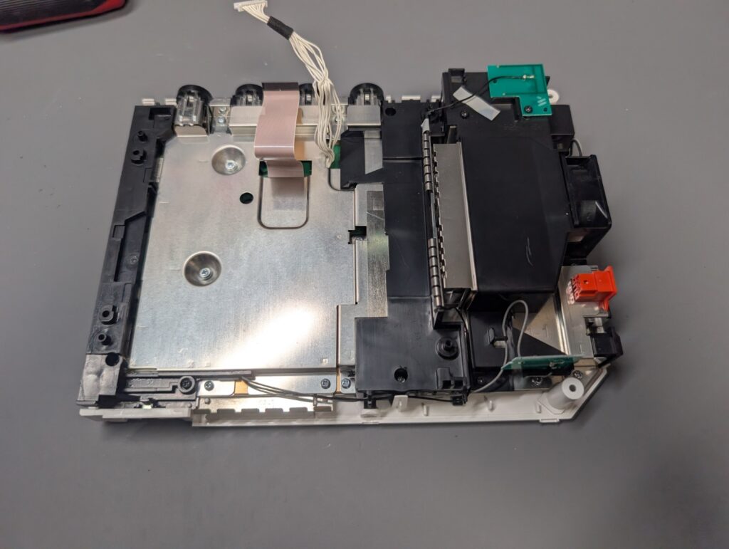 wiiの基板修理後の動作確認時の写真
組み立て時の様子