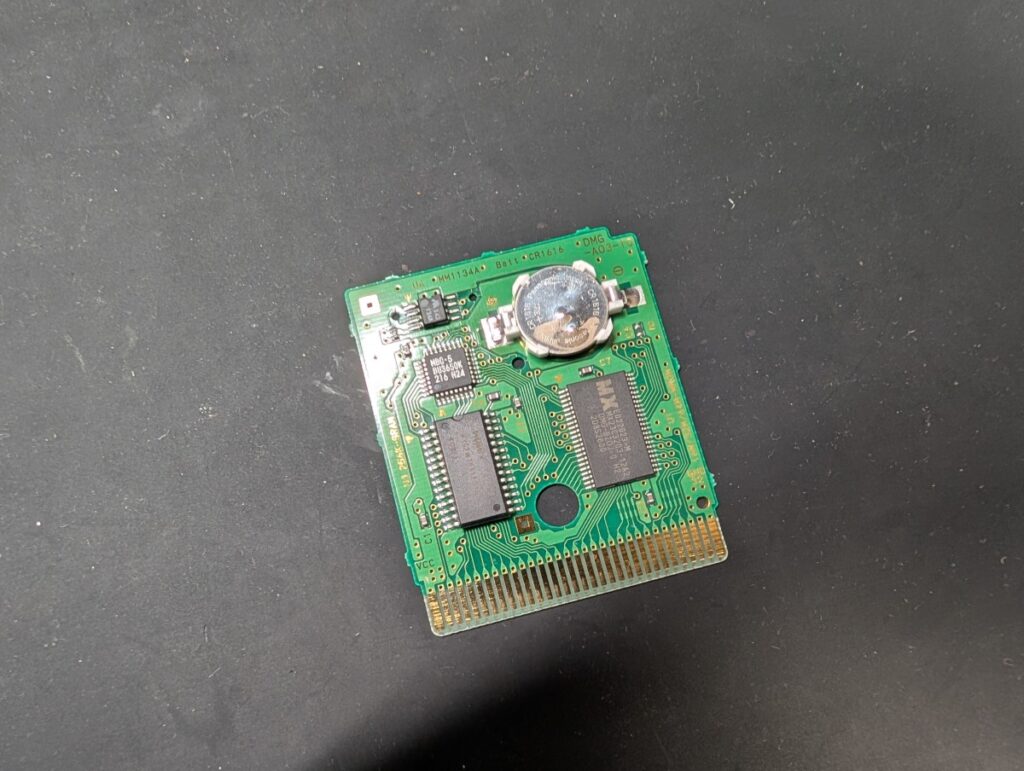 ゲームボーイカラーのカセットの電池をソケット化した後の写真