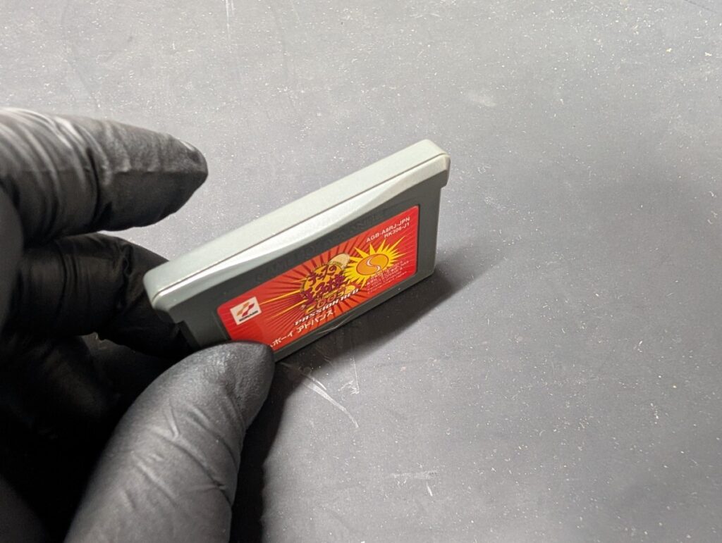 ゲームボーイアドバンスのカセットの基板にコイン電池ホルダーを取り付け後の写真
ケース組み立て後の様子