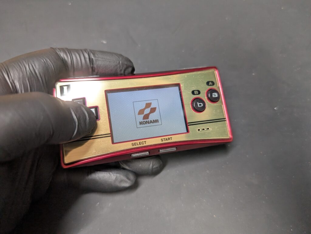 ゲームボーイミクロ、ボタン修理後の動作確認時の様子
ゲームカセット起動画面