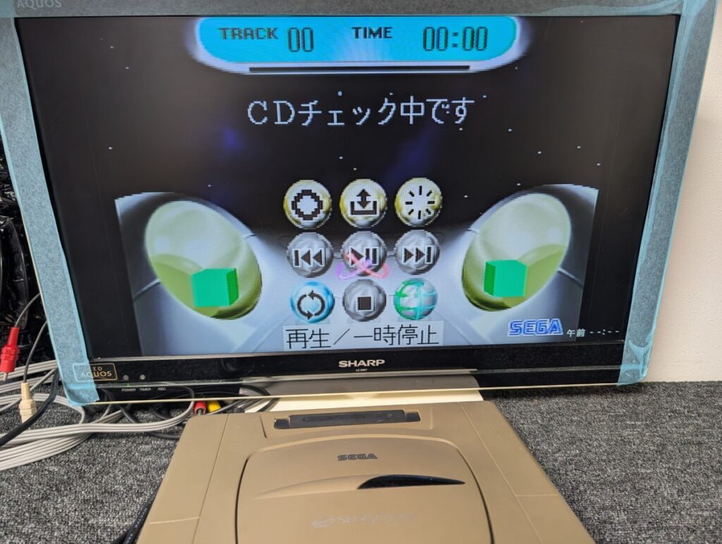 セガサターンのゲームディスク読み込み中の写真