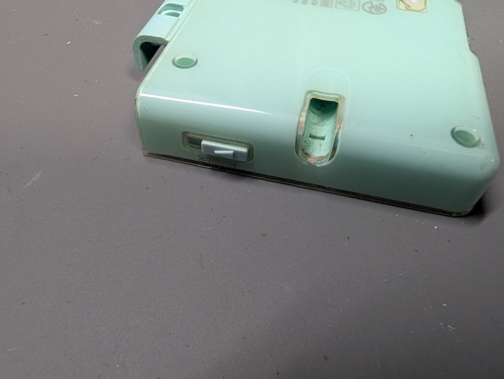 DS Liteのボタン修理後の組み立て時の写真