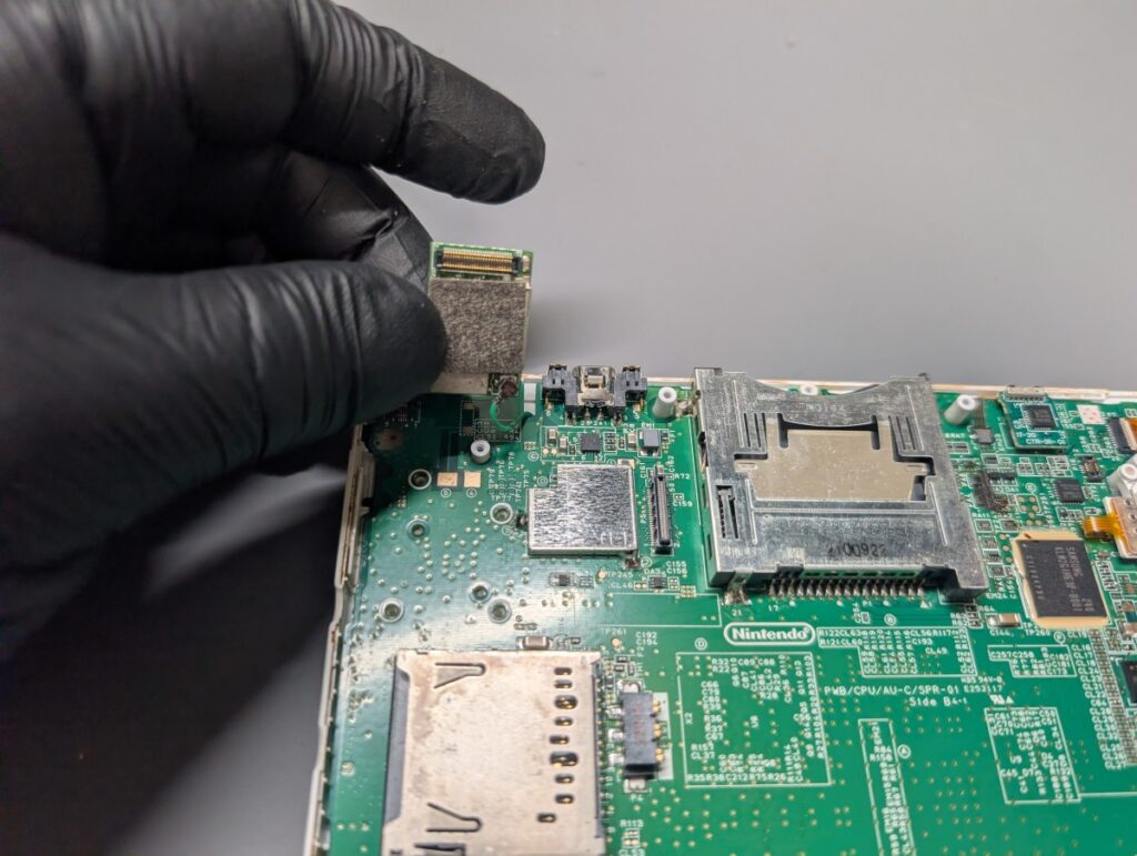 3DSLLの無線LANモジュール取り外し時の写真
