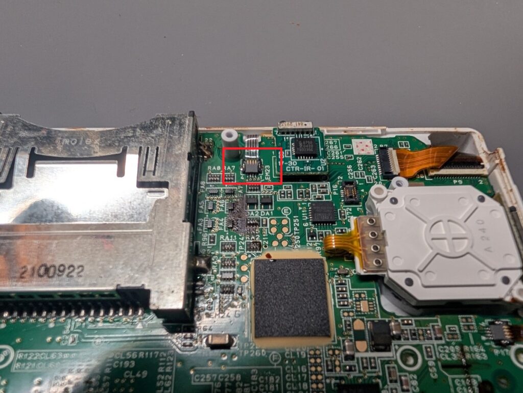 3DSLLのタッチパネルケーブルの位置画像