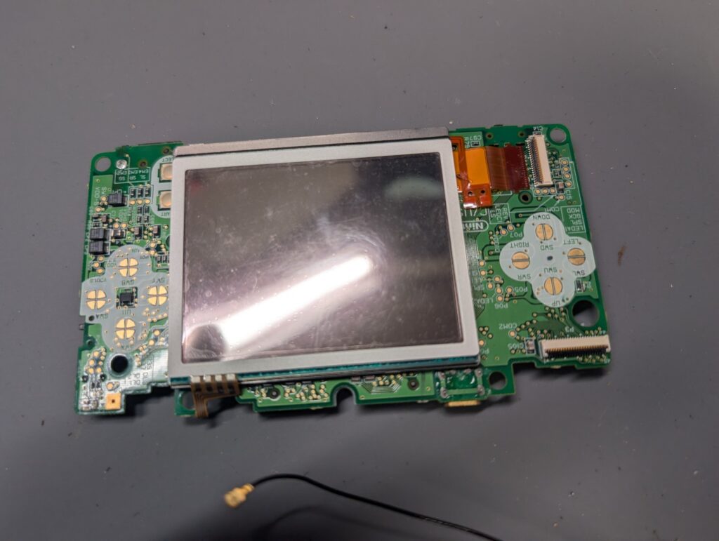 DSLiteの基板に下液晶を取り付けた