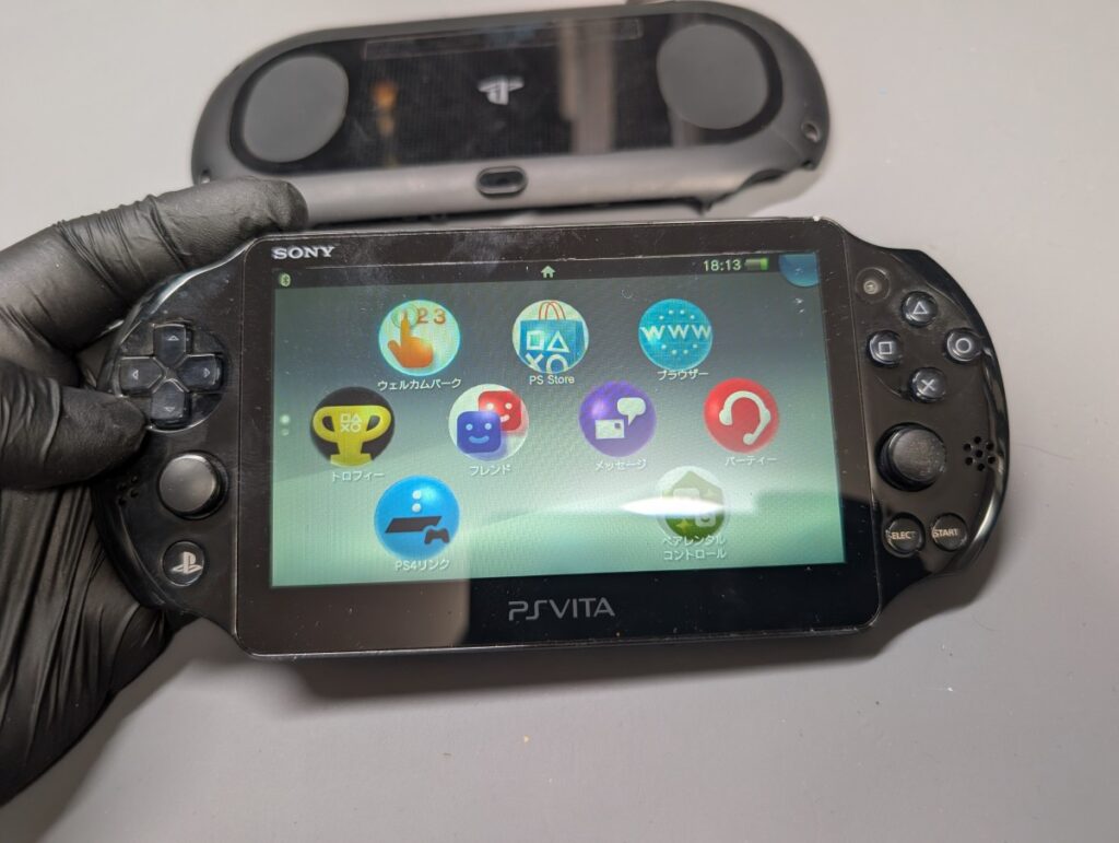 PS Vita PCH-2000の左側アナログスティック交換後の動作確認時の写真