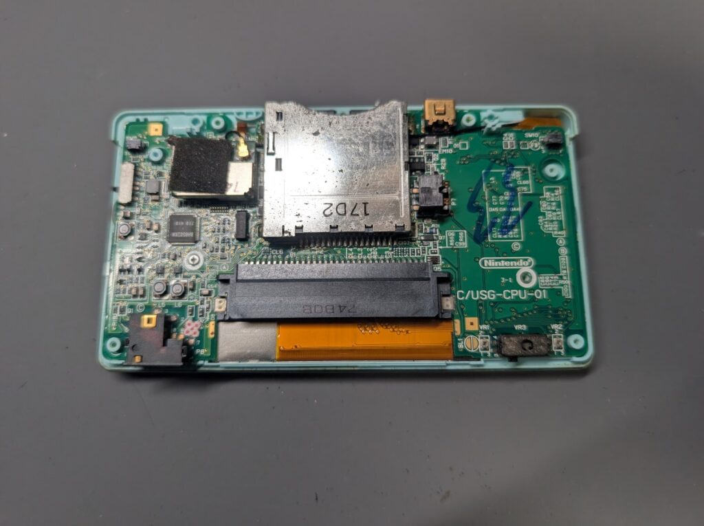 DS Liteのメイン基板の画像