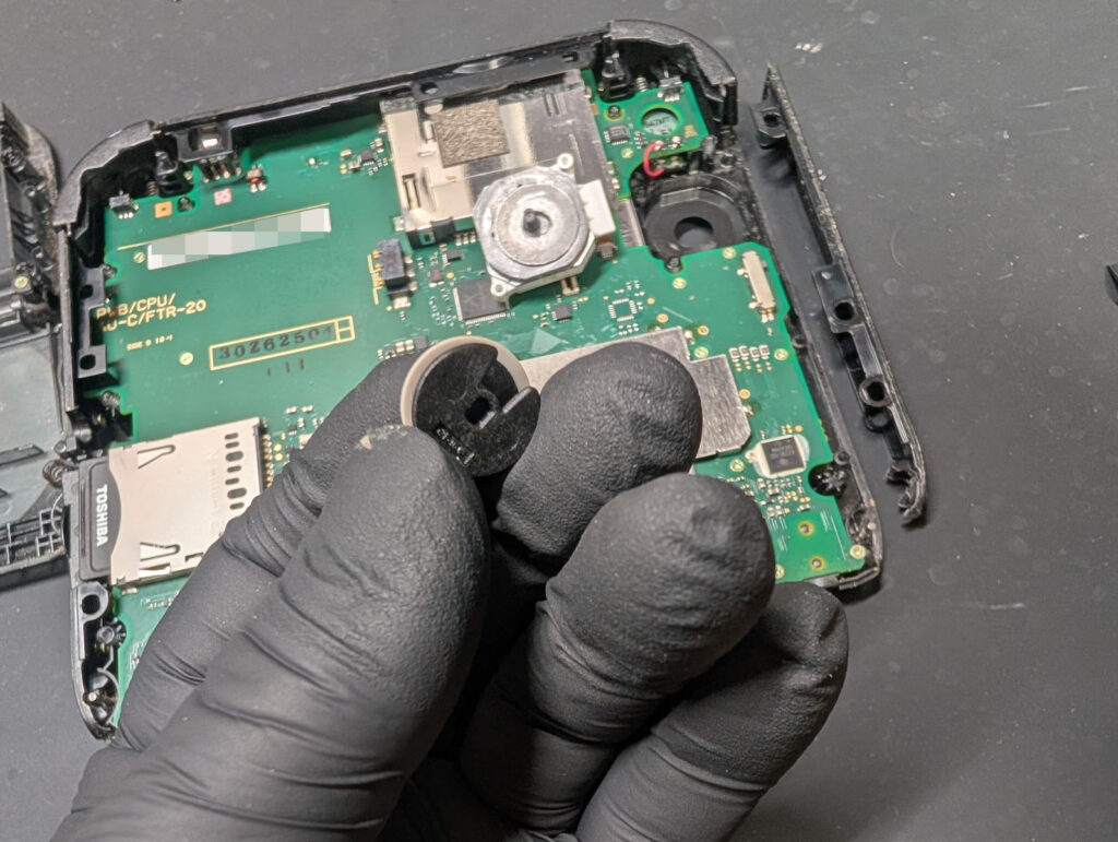 2DSのスライドパッド交換時の様子