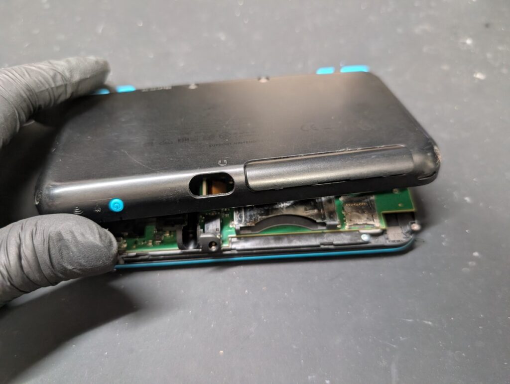 2DSLLの裏カバー取り外し時の写真