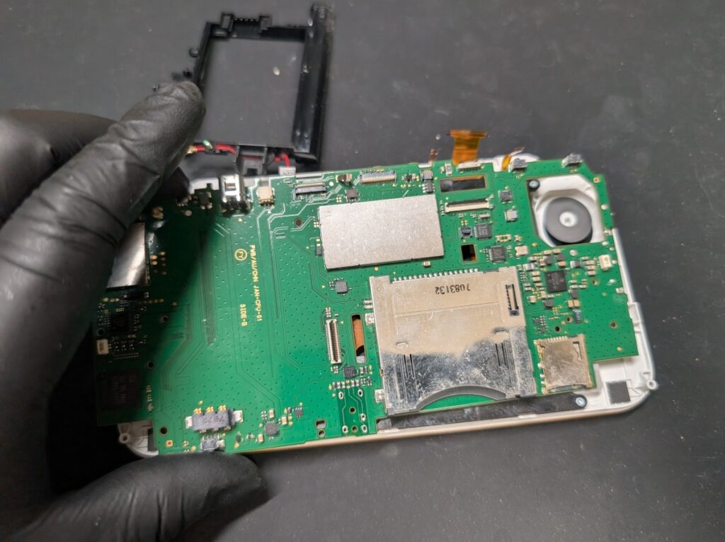 2DSLLの基板入れ替え時の様子