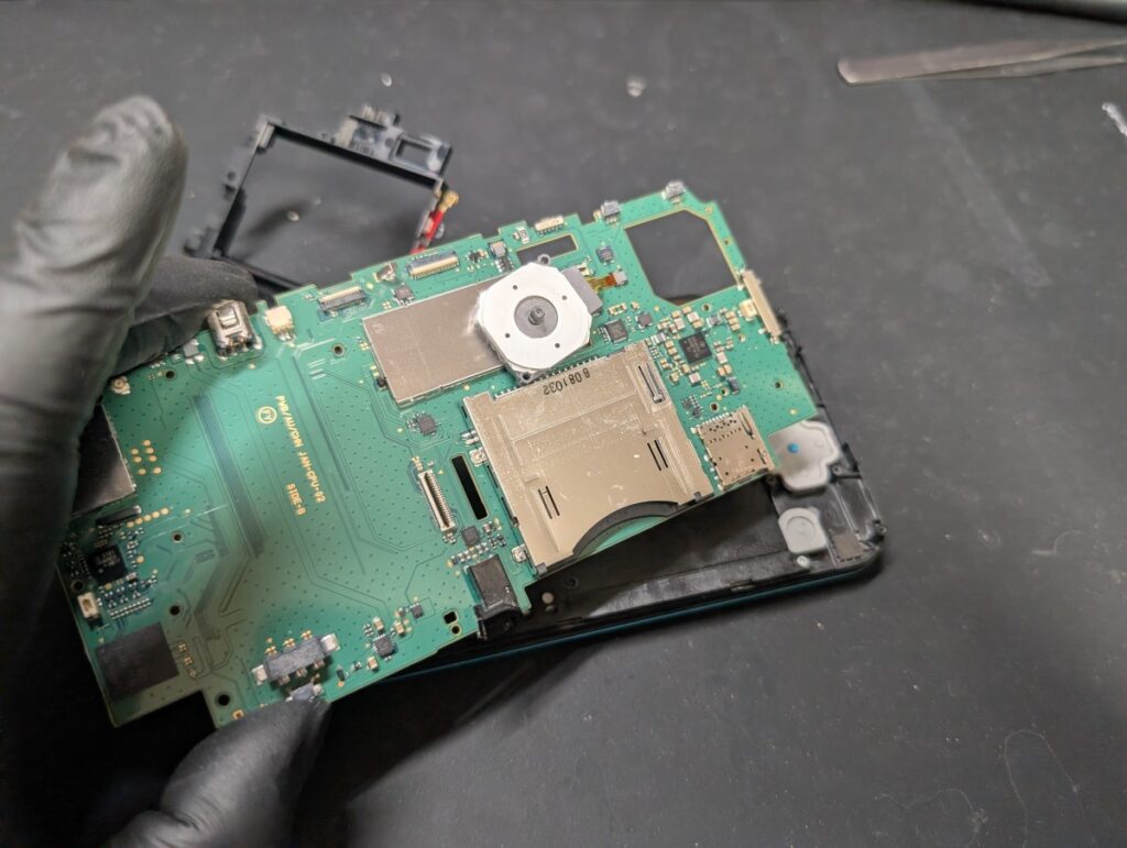 2DSLLの基板入れ替え時の様子