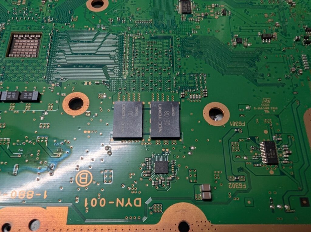 CECH-2000Bのメイン基板に実装されたプロードライザの写真