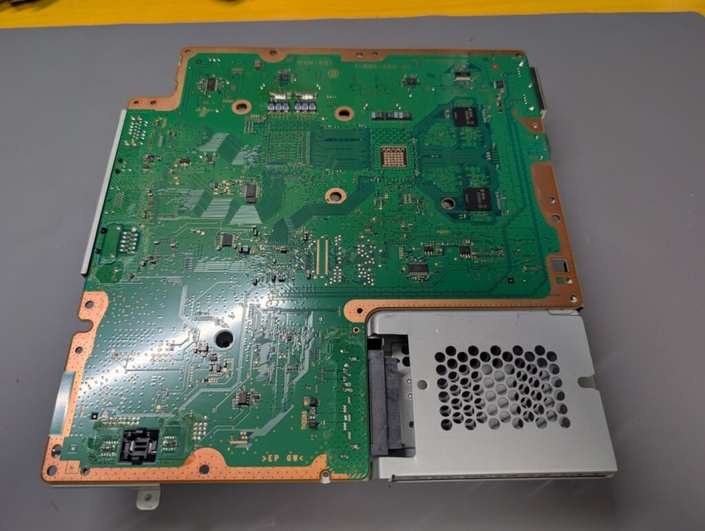 CECH-2000Bの電源が入らない故障の修理時の様子
修理後の写真