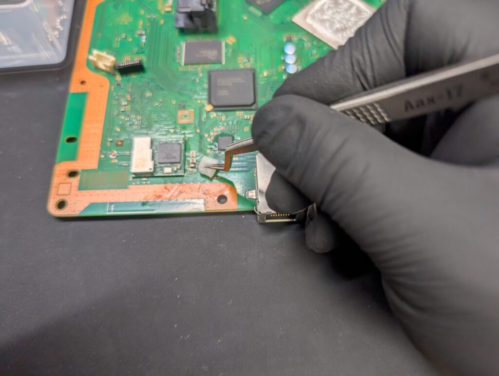 CECH-4300Cの基板修理後の清掃時の写真