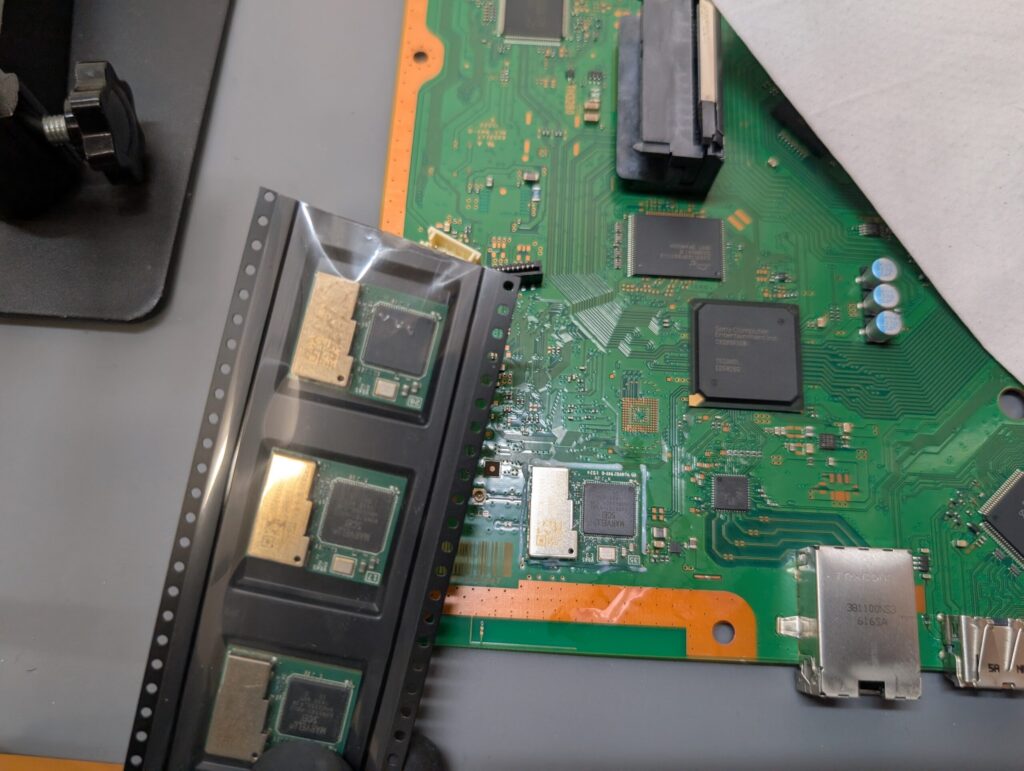 CECH-4300Cの再修理時の様子
新しい
Wi-Fi/Bluetoothモジュールの写真