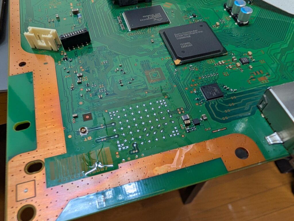 CECH-4300Cの再修理時の様子
Wi-Fi/Bluetoothモジュールを取り外し後の写真