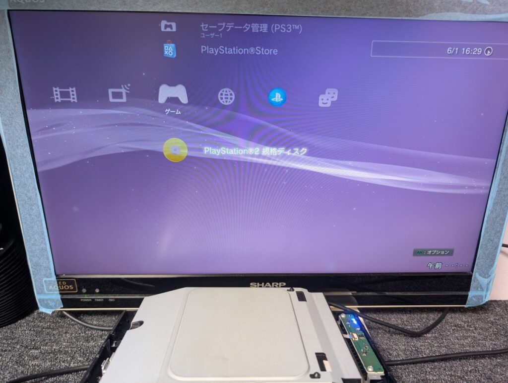 CECHA00のピックアップレンズ交換後の動作確認時の写真

PS2ディスク読み込み成功の様子