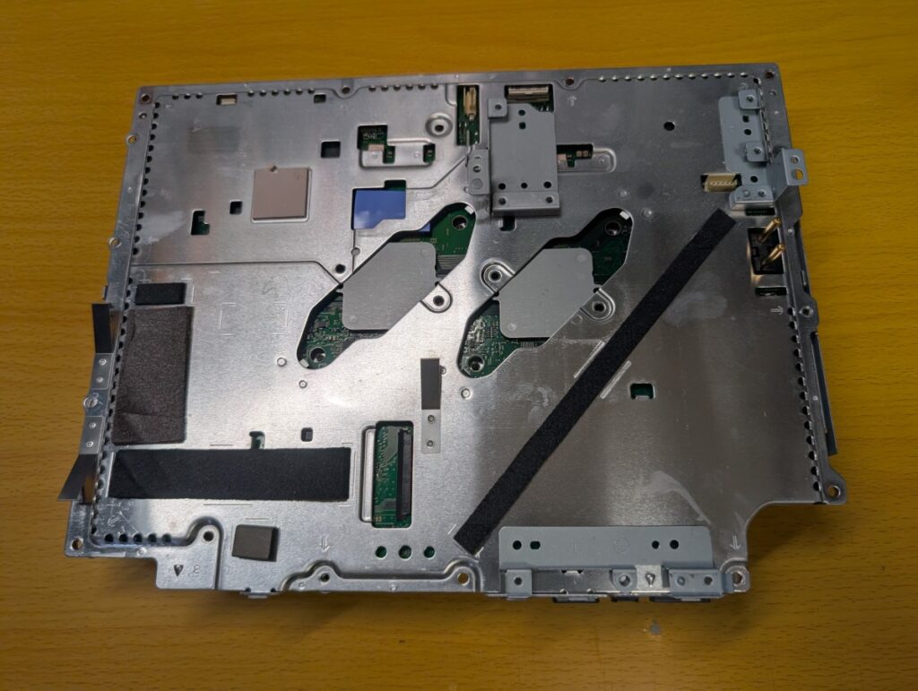 CECHB00の基板修理後の動作確認時の写真

組み立て時