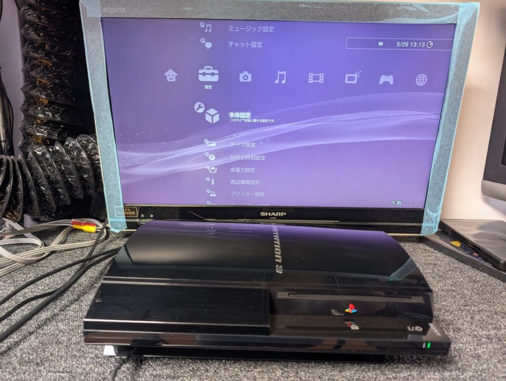 CECHB00の基板修理後の動作確認時の写真
テレビ画面と本体の写真