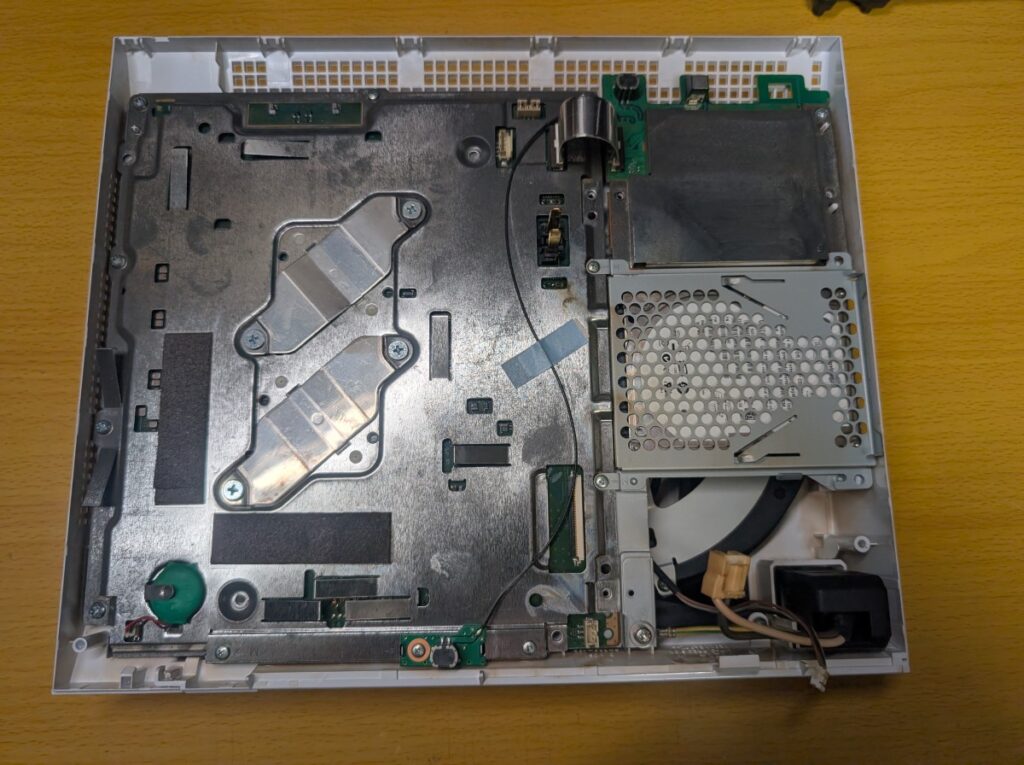 CECHH00の清掃後の組み立て時の写真