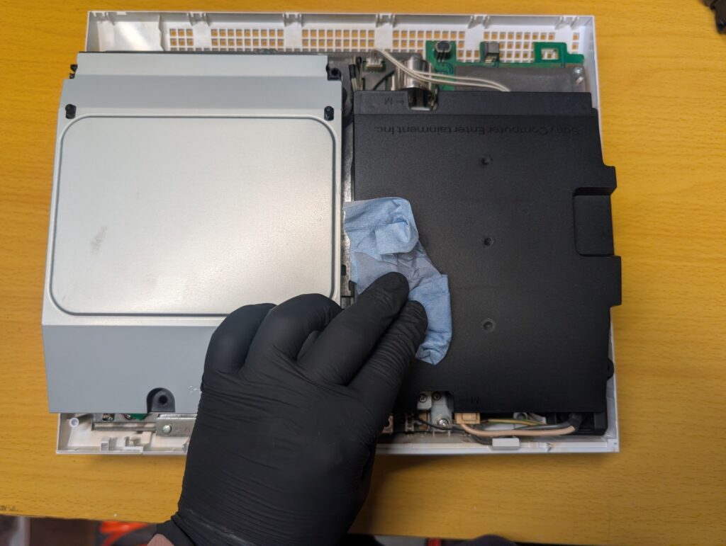 CECHH00の組み立て後のアルコール清掃時の写真