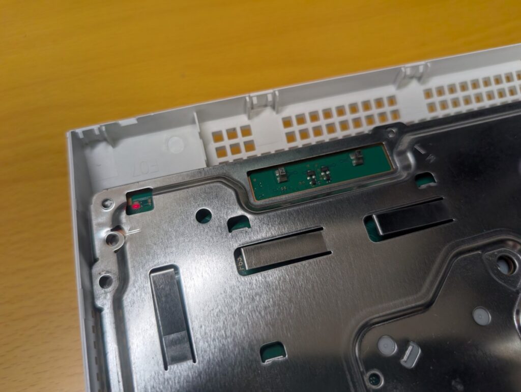 CECHL00の起動スイッチランプの写真