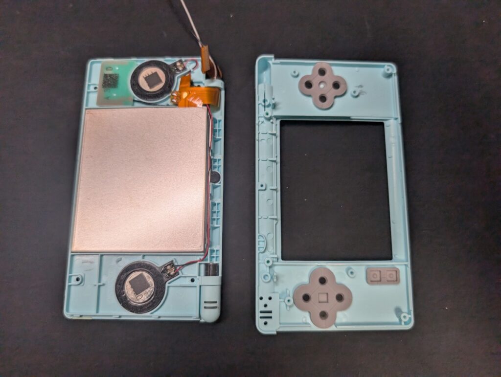 DSLiteの画面交換後の組み立て時の様子