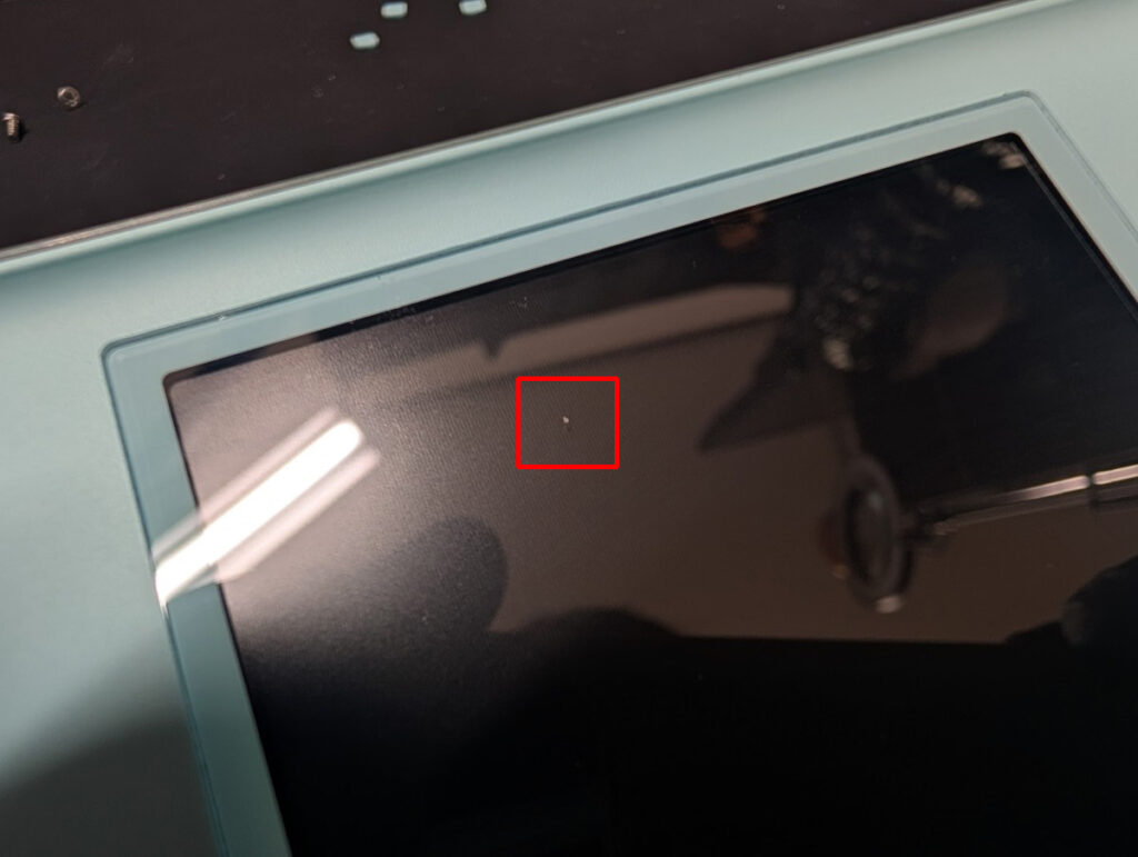 DSLiteの上画面のホコリの写真
印付き
