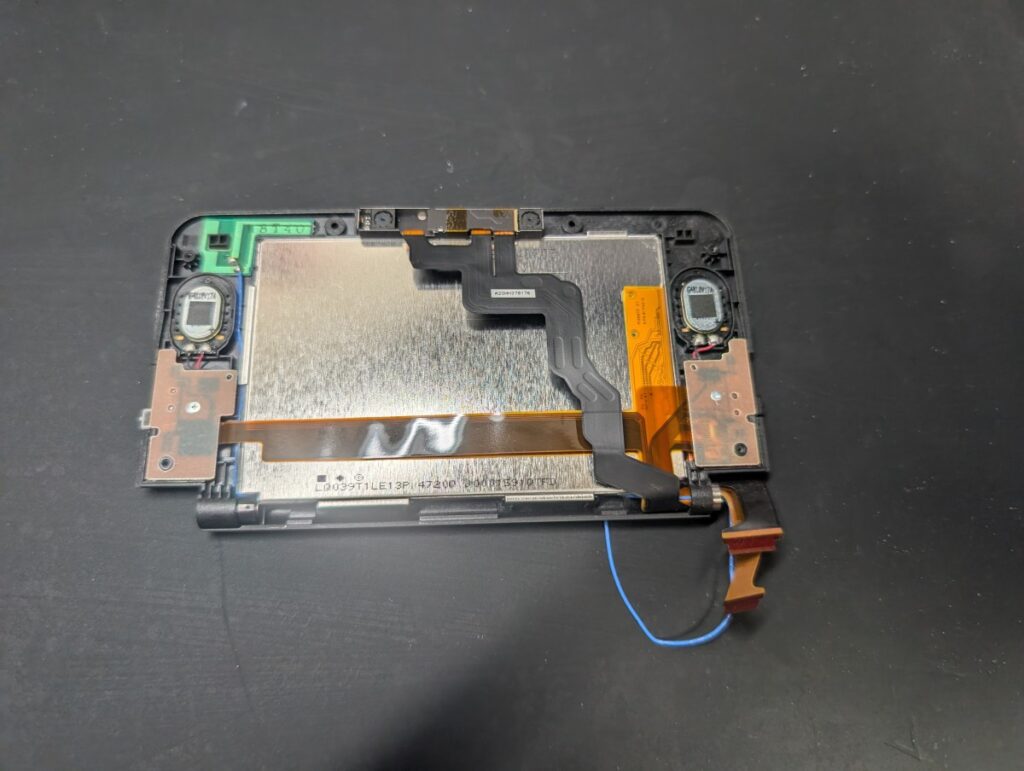 NEW3DSの分解時の写真
上画面取り外し前