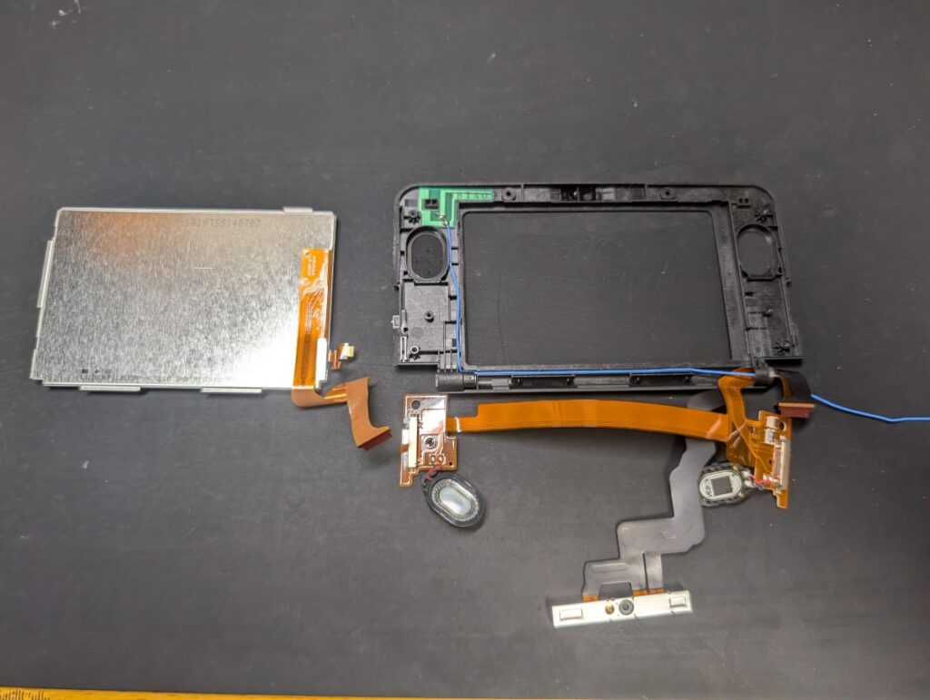 NEW3DSの分解時の写真
上画面取り外し後