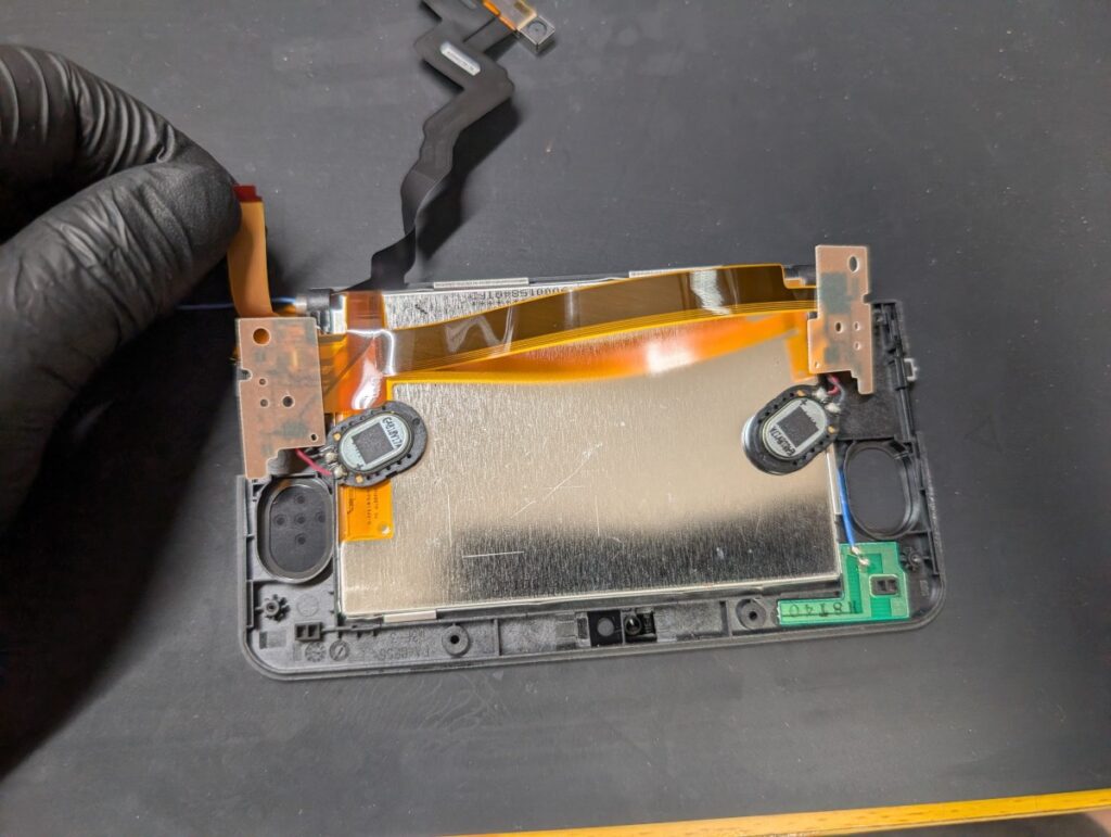 NEW3DSに新しい液晶を取り付けた後の写真