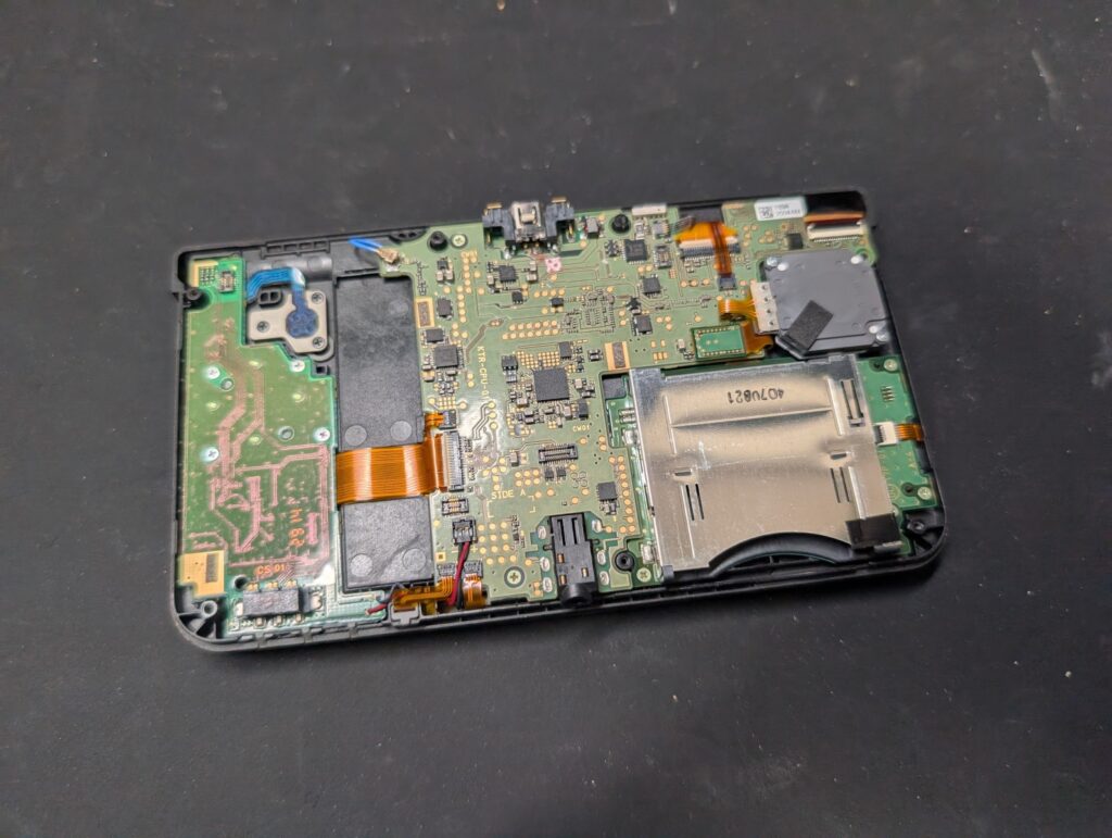 NEW3DSの内部の写真