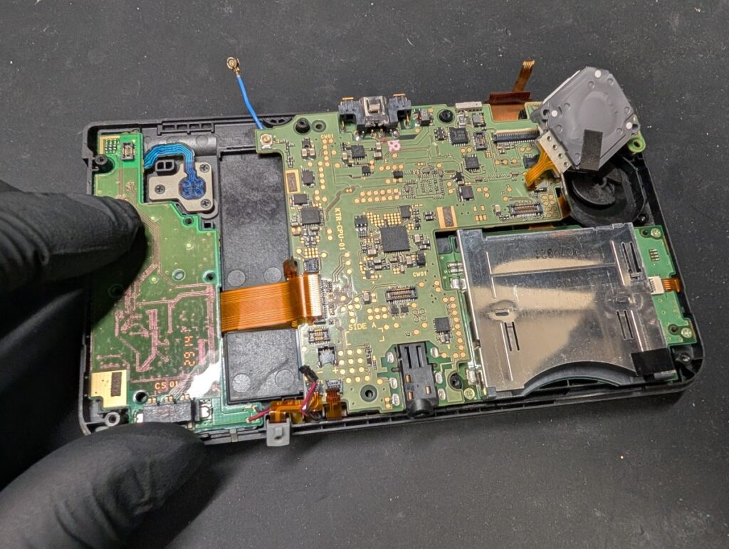 NEW3DSの液晶交換後の組み立て時の写真