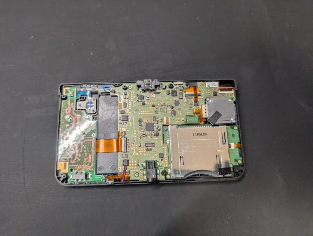 NEW3DSの分解時の写真
内部の写真