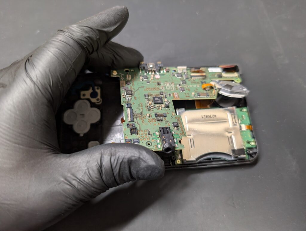NEW3DSの分解時の写真
基板取り外し時