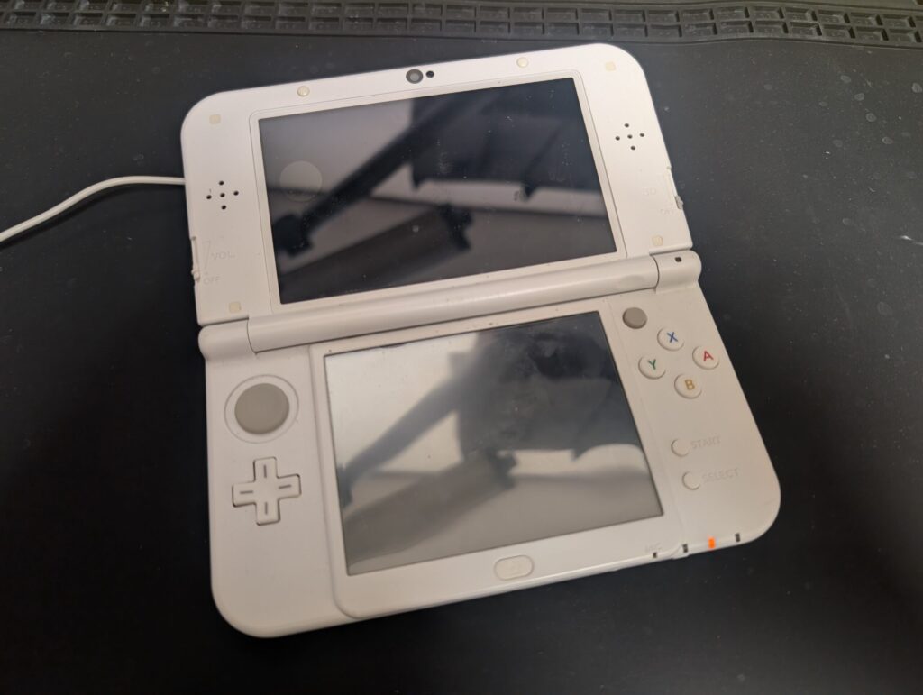お預かりしたNEW3DSLL本体の写真