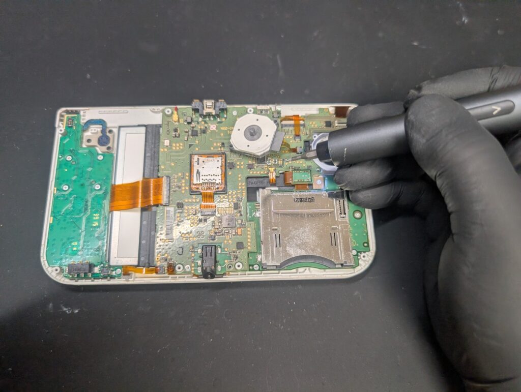 NEW3DSLLの基板固定時の写真
