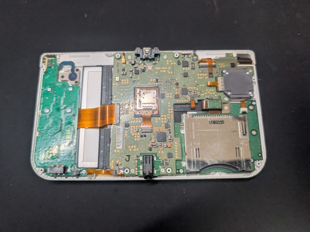 NEW3DSLLの内部の写真