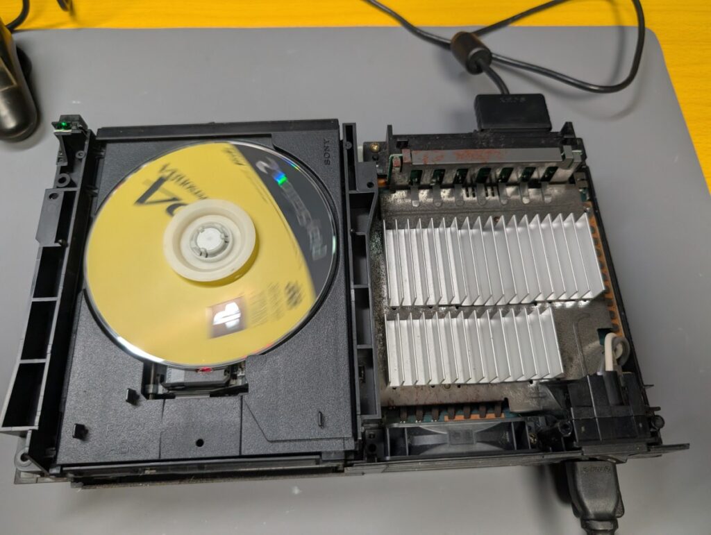 SCPH-50000のピックアップレンズ交換後の動作確認時の写真