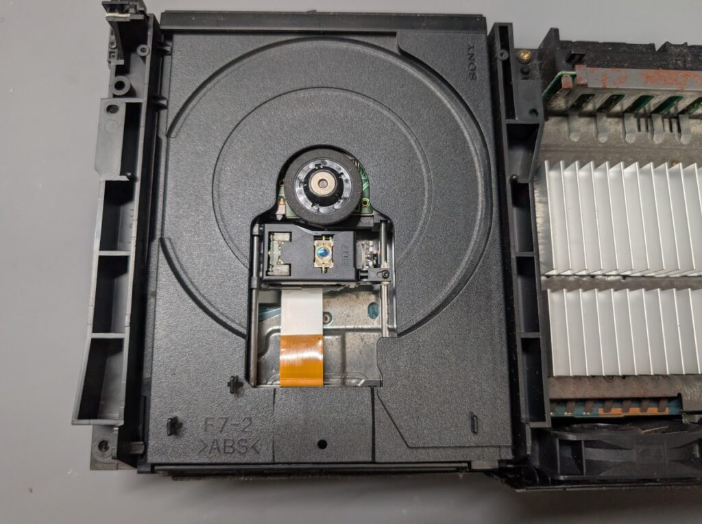 SCPH-50000のディスクドライブの写真