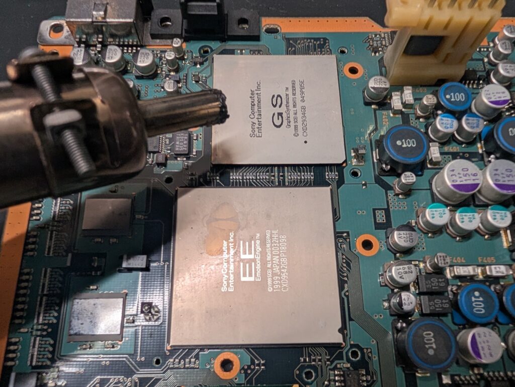 SCPH-18000の基板修理時の写真