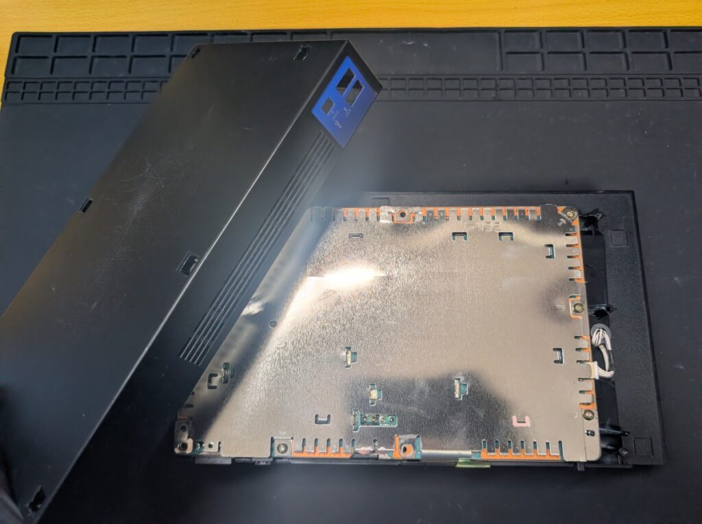 SCPH-18000の修理後の組み立て時の様子