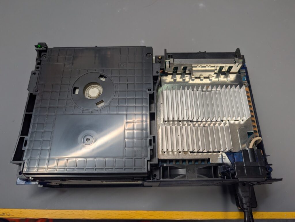 SCPH-50000の電池交換後の組み立て時の写真