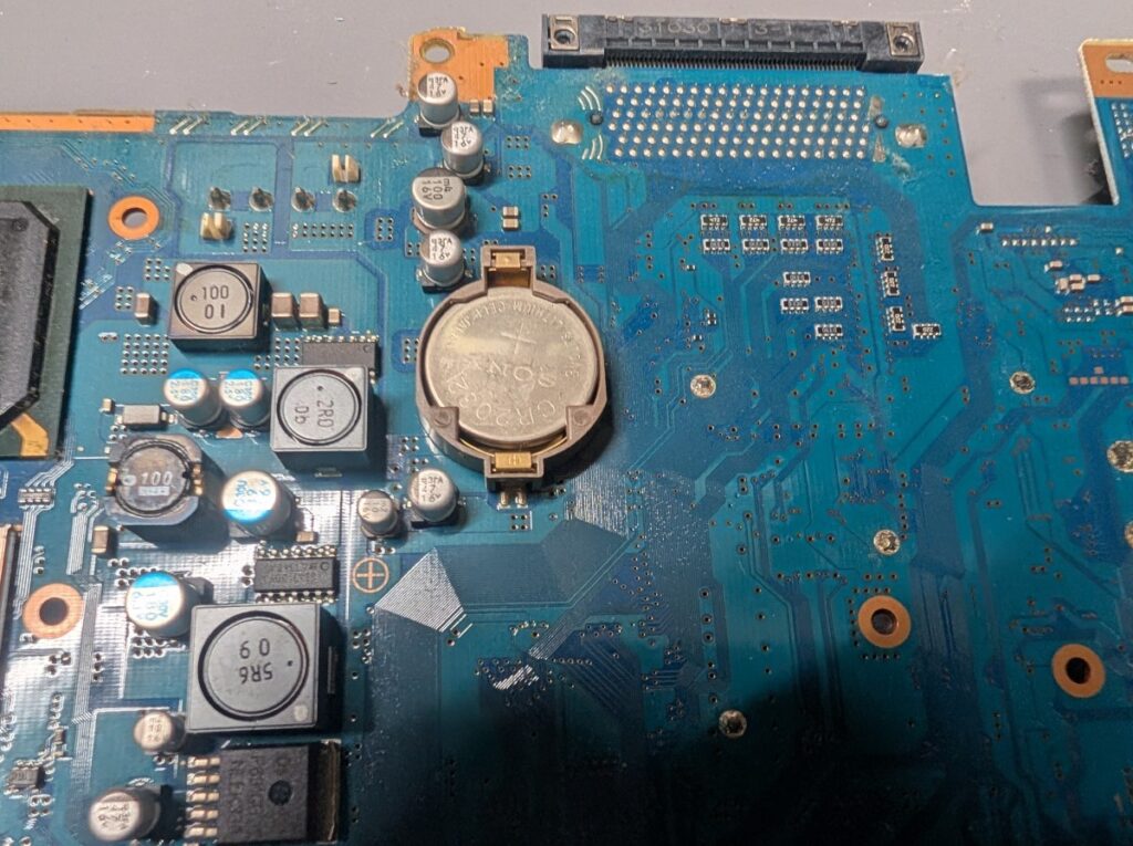 SCPH-50000のメイン基板の写真
コイン電池ソケット部の写真