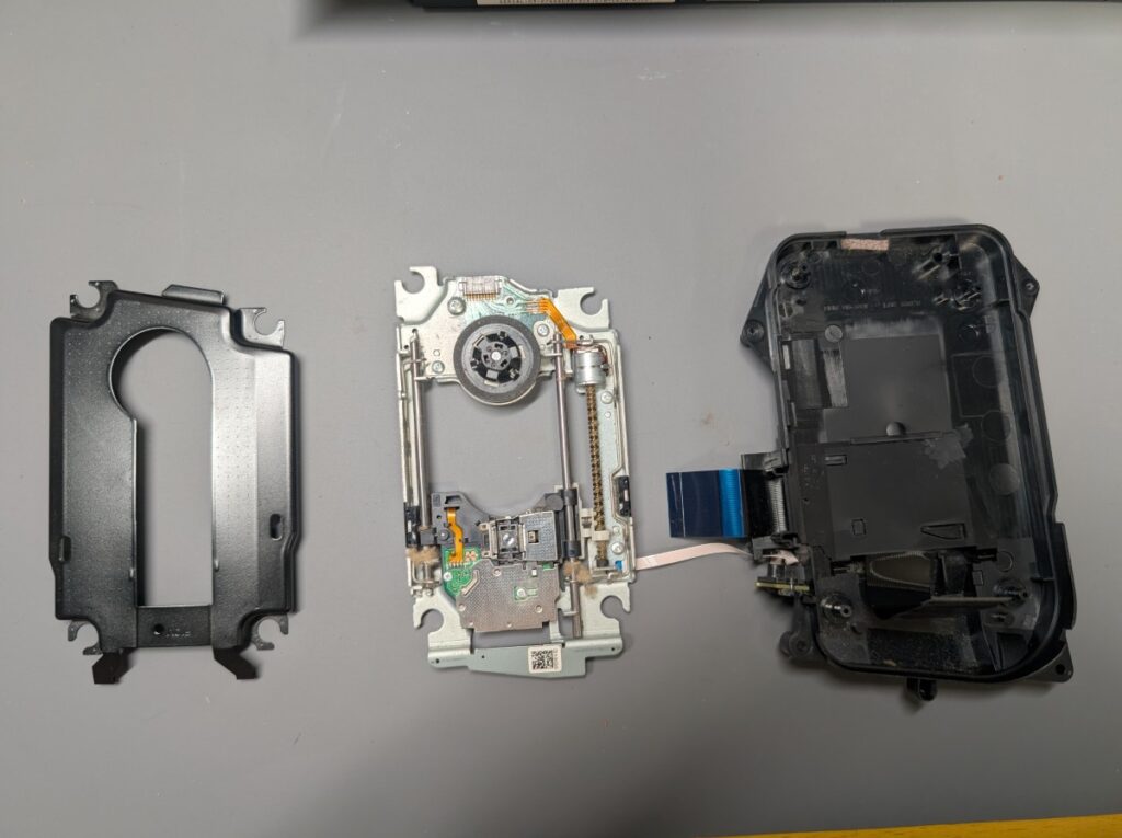 CECH-4300のディスクドライブを分解したときの写真